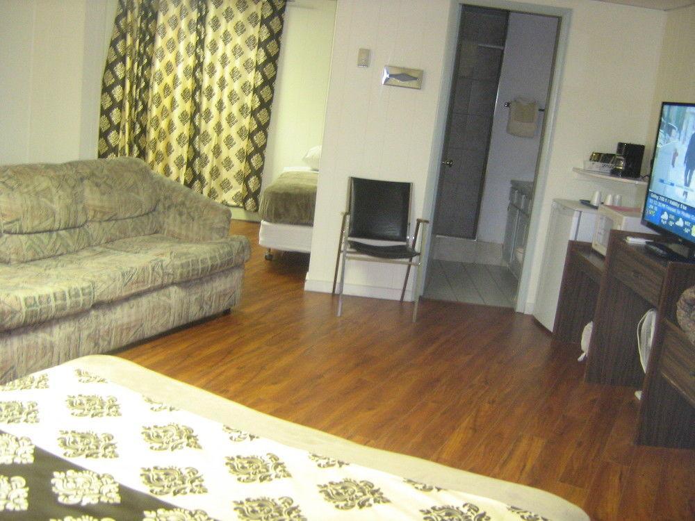 Parkway Motel & European Lodges พินเชอร์ ครีก ภายนอก รูปภาพ