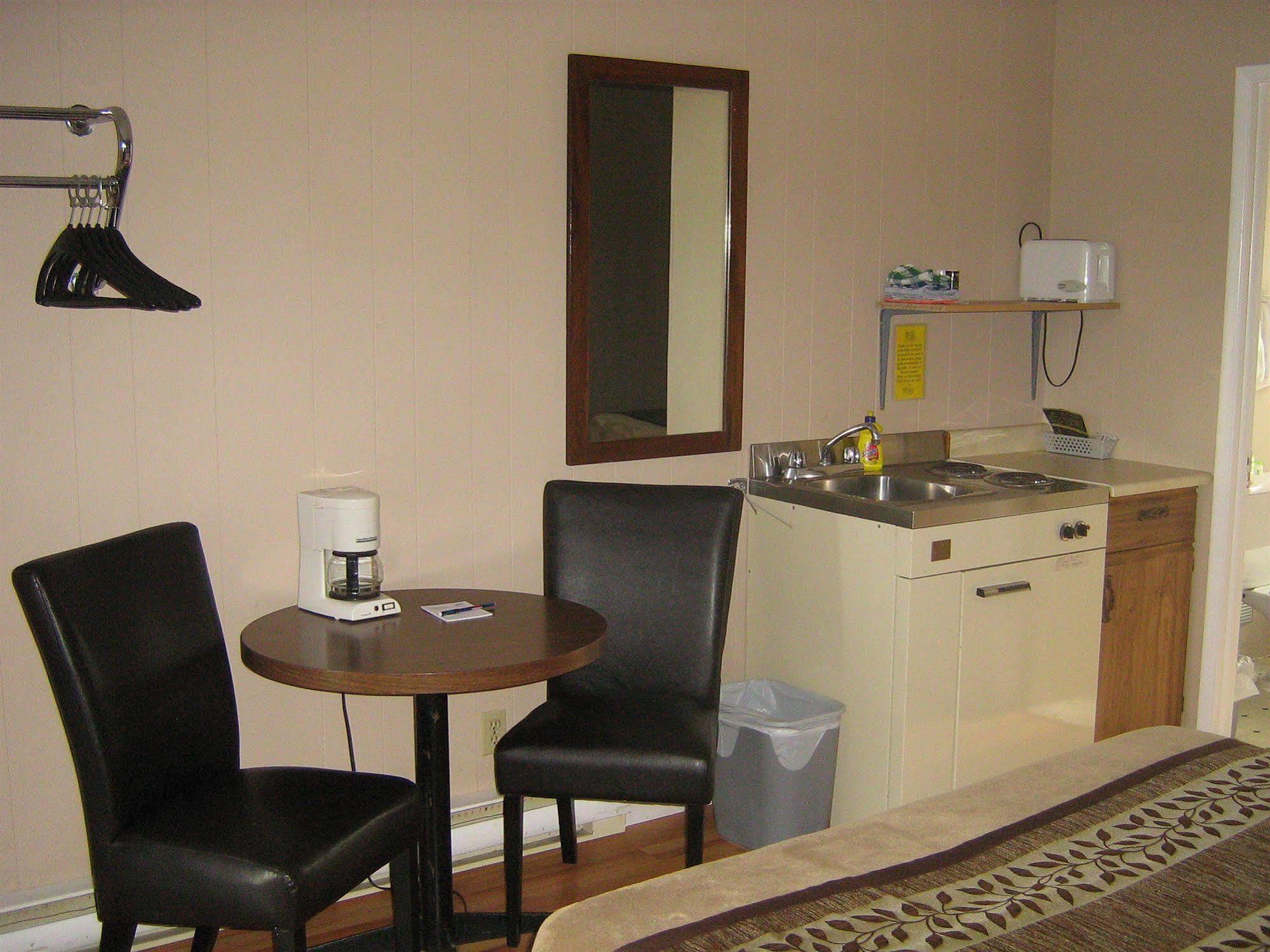 Parkway Motel & European Lodges พินเชอร์ ครีก ภายนอก รูปภาพ